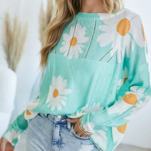 LAST CHANCE Lightweight Knit Daisy Sweater NWOT - Picture 6 of 13